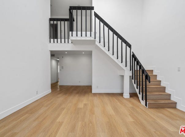 3939 Moore St, Los Angeles, CA 90066