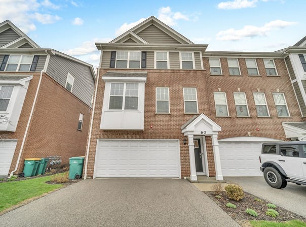60 Grey Wolf Drive, Wheeling, IL 60090