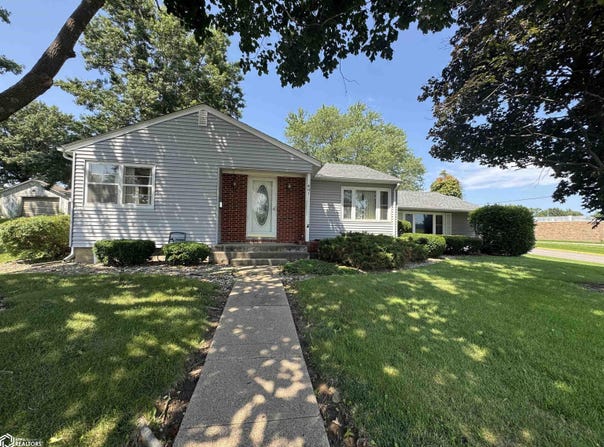 407 E North Street, Bloomfield, IA 52537