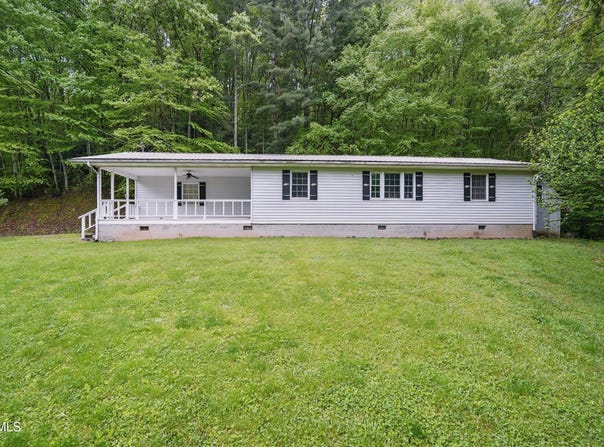 430 Arrowhead Road, Duffield, VA 24244