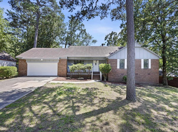7 LIVE OAK Lane, Russellville, AR 72110