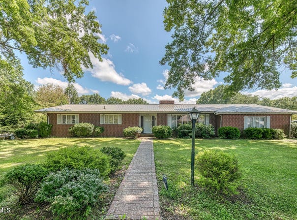 876 Northeast Falcon Drive, Abingdon, VA 24210