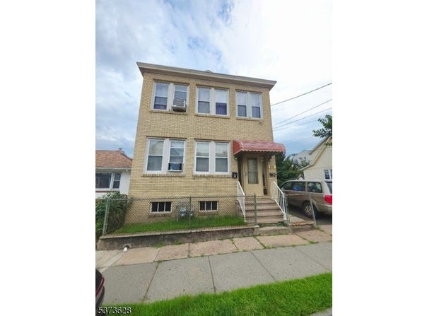89 Pacific Ave, Garfield City, NJ 07026-3732
