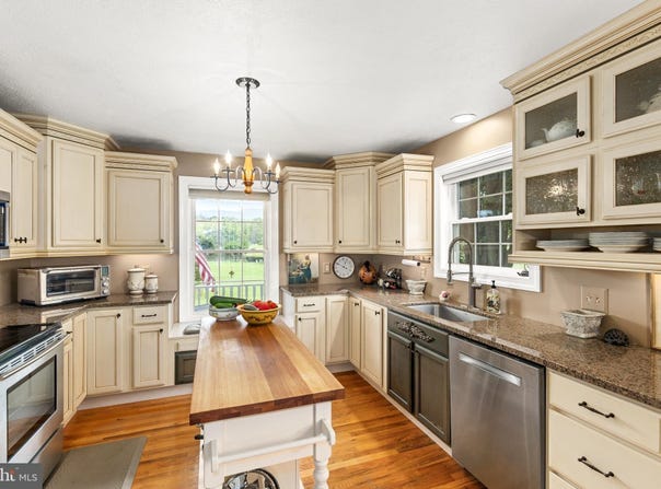 40 MEADOWBROOK COURT, BENTONVILLE, VA 22610