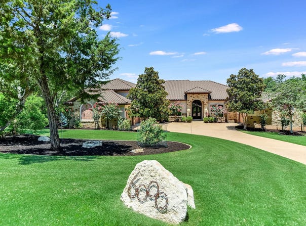 6000 Lantern View DR, Jonestown, TX 78645
