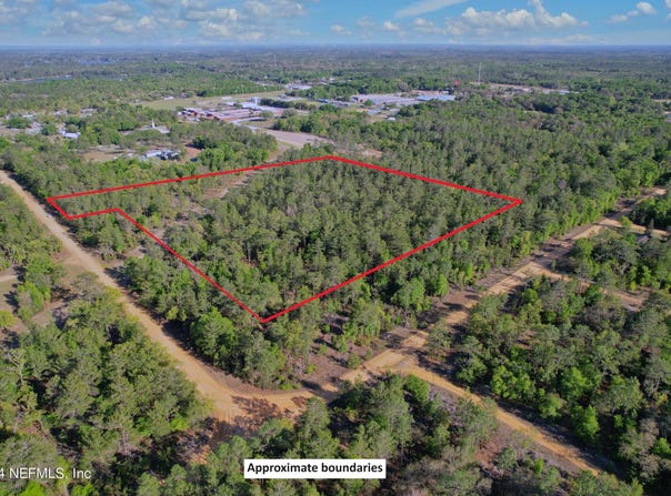 NEW YORK Street, Interlachen, FL 32148