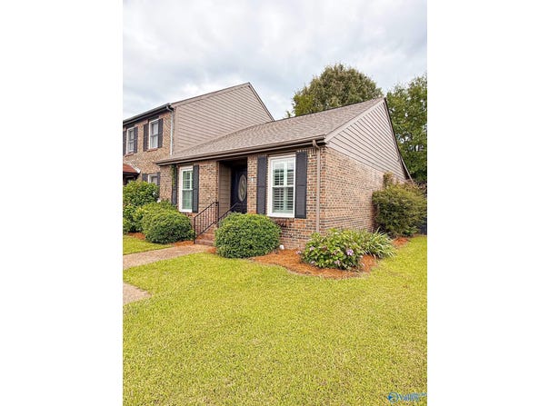 412 Lakepoint Drive, Gadsden, AL 35901