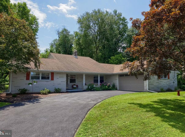 18 GREENBRIAR DRIVE, YORK, PA 17407