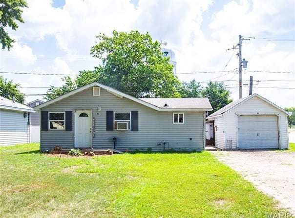 15 S 13th Street, Wood River, IL 62095
