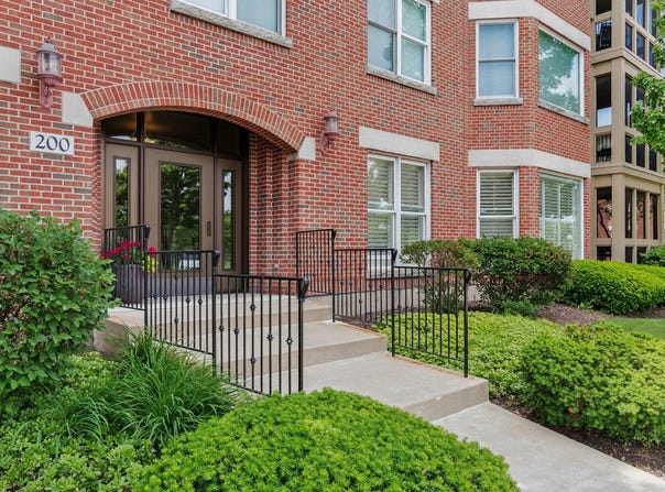 200 N River Lane, Geneva, IL 60134