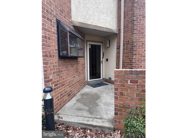 614 AUGUSTA Circle, MOUNT LAUREL, NJ 08054