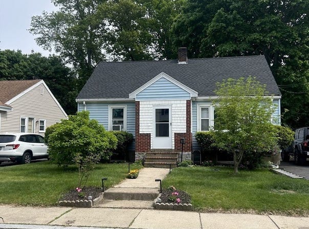 11 Hartlawn Rd, Boston, MA 02132
