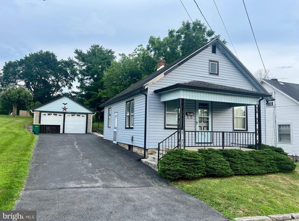 817 MAPLE STREET, WAYNESBORO, PA 17268