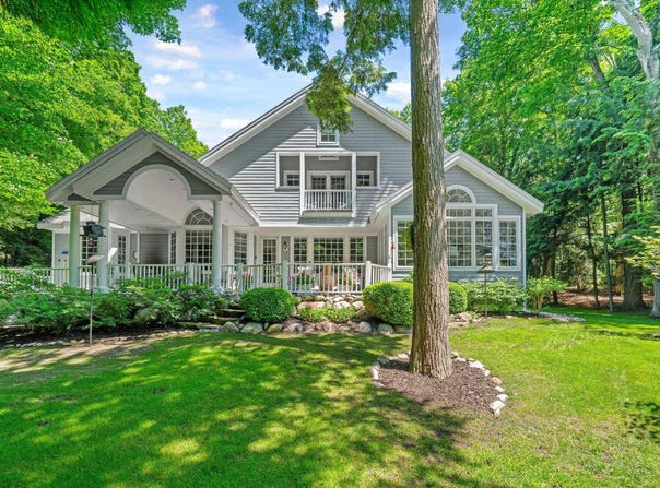 3155 N Country Club Commons, Leland, MI 49654