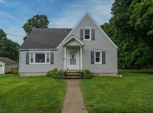 7 Ridgewood Rd, Franklin Boro, NJ 07416-1505