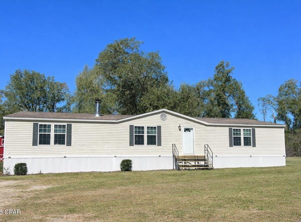 5894 Jasper Road, Bascom, FL 32423