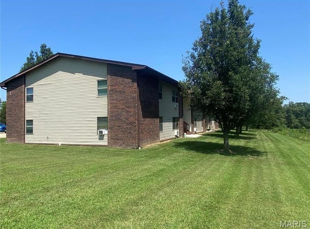 125 Crescent Lake Road, St Clair, MO 63077