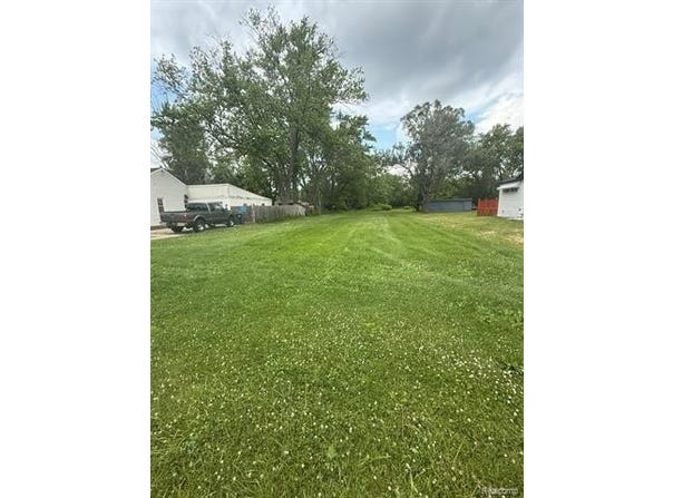 156 W Auburn Road, Rochester Hills, MI 48307