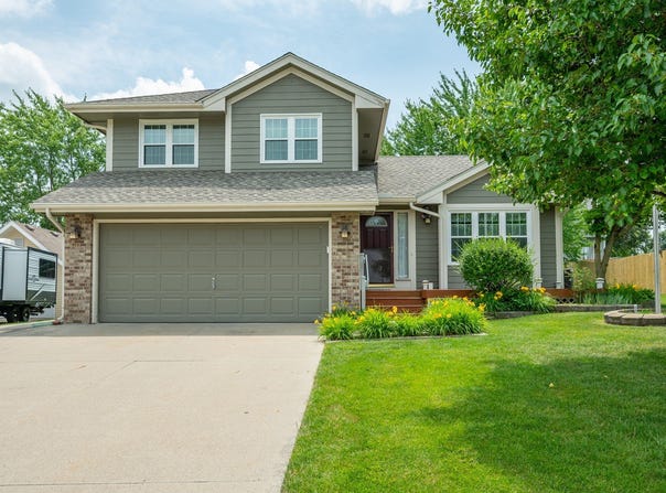 5145 Sycamore Drive, Pleasant Hill, IA 50327