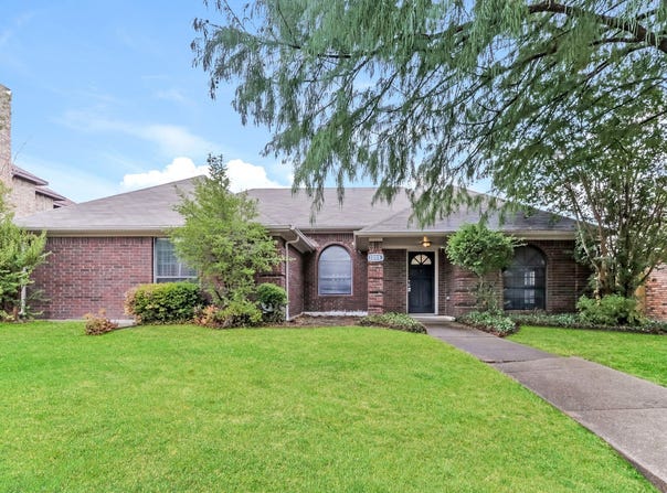 1008 Micarta Drive, Mesquite, TX 75181