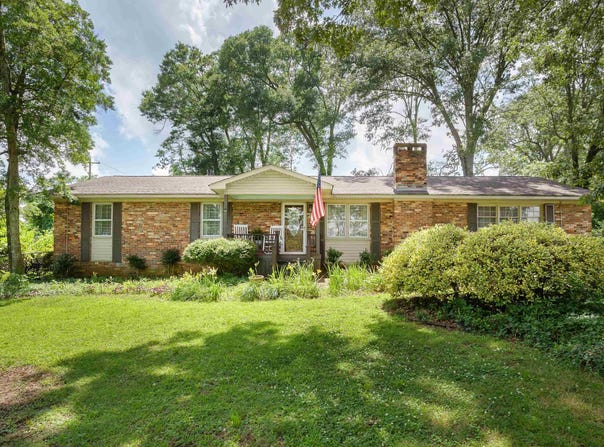 103 White City Dr, Tuscumbia, AL 35674