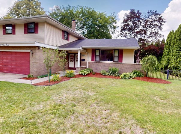 9206 White Oak Avenue, Munster, IN 46321