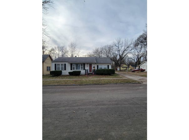 322 4th, Iola, KS 66749