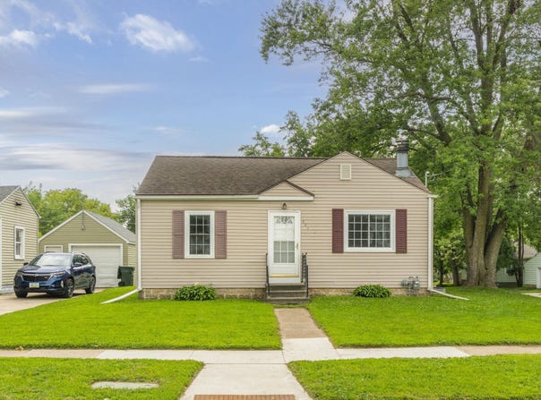 663 Parker Street, Waterloo, IA 50703