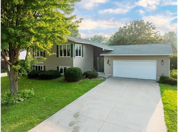 213 5th Street NE, Grand Meadow, MN 55936