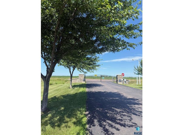 48006 Trading Post Rd, Sioux Falls, SD 57108