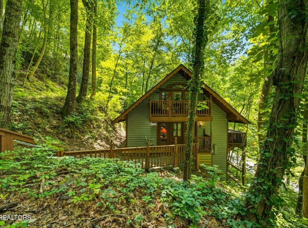 1211 N Baden Drive, Gatlinburg, TN 37738