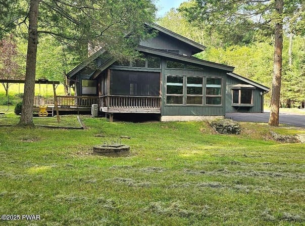 125 Evergreen Drive, Greentown, PA 18426