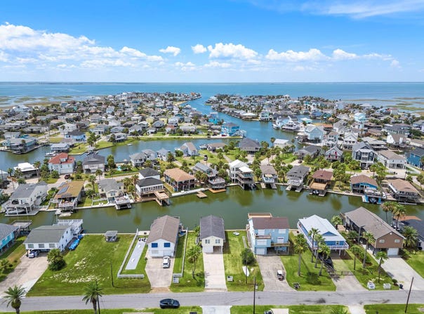 16614 Bahama WAY, Galveston, TX 77554