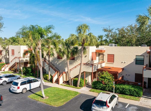 527 SPRING LAKES BOULEVARD, BRADENTON, FL 34210