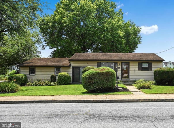 1526 LAFAYETTE STREET, LEBANON, PA 17042