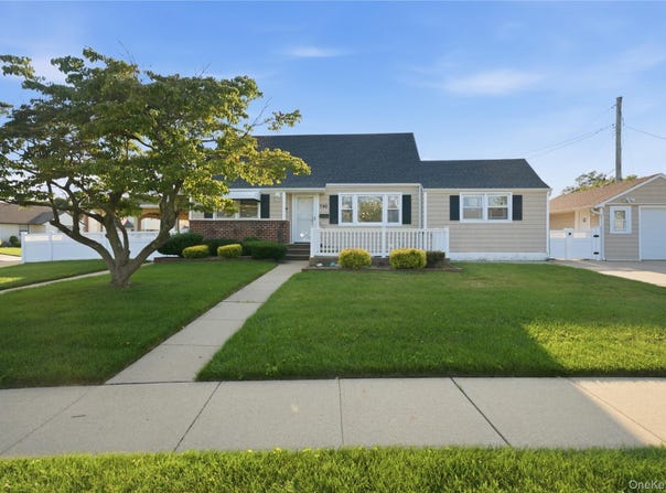 790 Woodside Drive, Wantagh, NY 11793