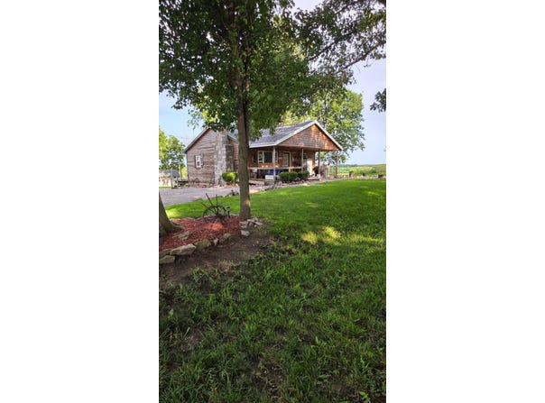 4744 NE Ridgeway Dr, Hamilton, MO 64644