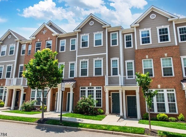129 Eisenhower Ln, Wood-Ridge Boro, NJ 07075-2141
