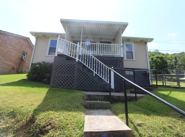 1304 Terrace St, Hinton, WV 25951