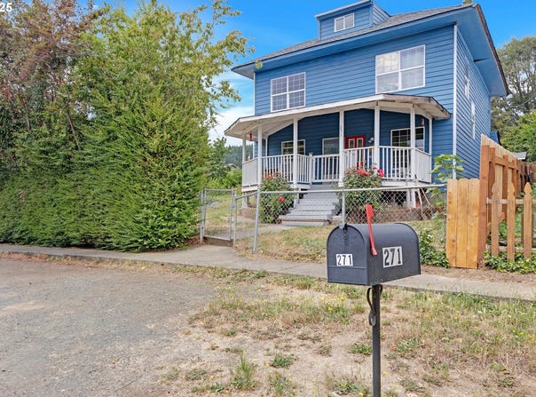 271 E FOURTH AVE, Sutherlin, OR 97479