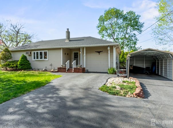 64 Avenue I, Monroe, NJ 08831