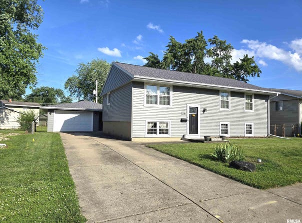 1704 HEISEL Avenue, Pekin, IL 61554