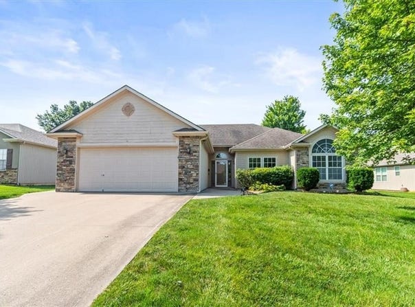 1111 SW 13th Street, Oak Grove, MO 64075
