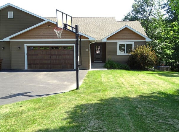 224 Country Lane, Durand, WI 54736