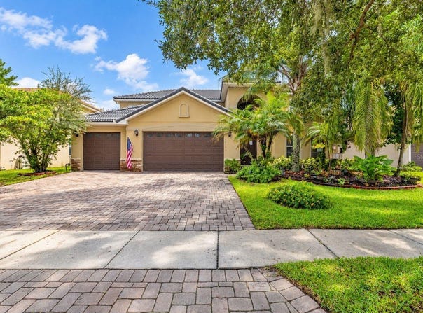 3713 EAGLE ISLE Circle, KISSIMMEE, FL 34746