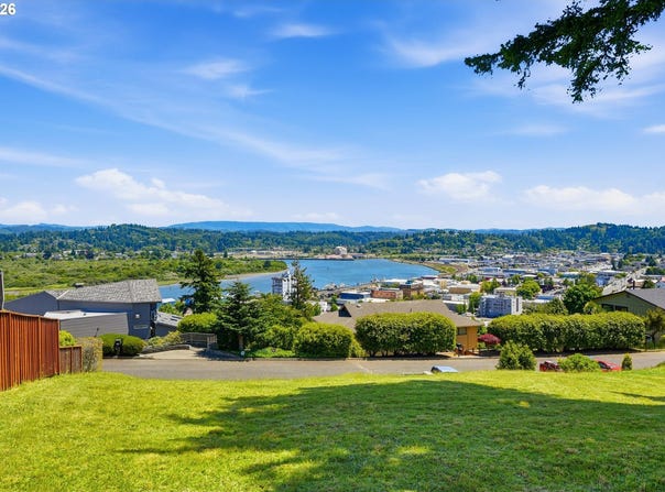 Telegraph Dr, CoosBay, OR 97420