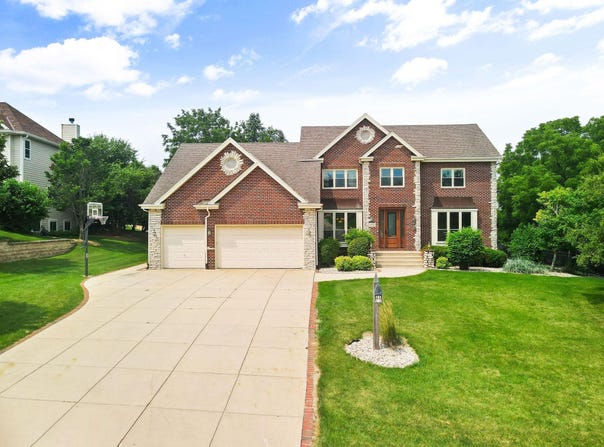 W271n2631 Orchard Lane, Pewaukee, WI 53072