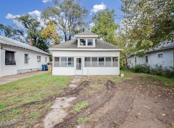 724 E 1st Ave, Hutchinson, KS 67501