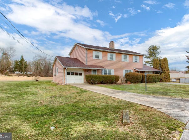 923-925 SPRING CIRCLE, MECHANICSBURG, PA 17050