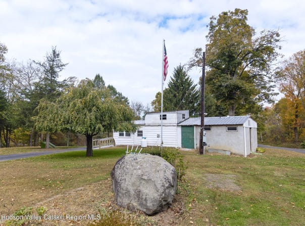 11 Millers Lane, New Paltz, NY 12561